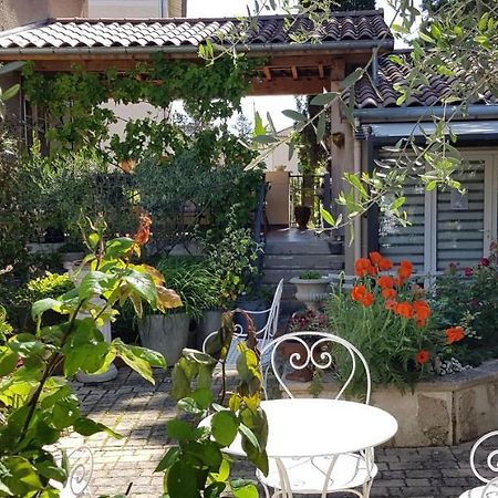Maison D'Hotes Et Roulotte" Le 6 Bis" Romans-sur-Isere Exterior photo