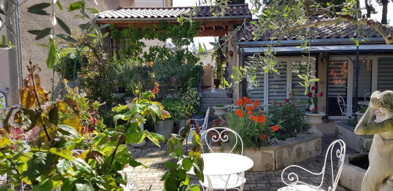 Maison D'Hotes Et Roulotte" Le 6 Bis" Romans-sur-Isere Exterior photo